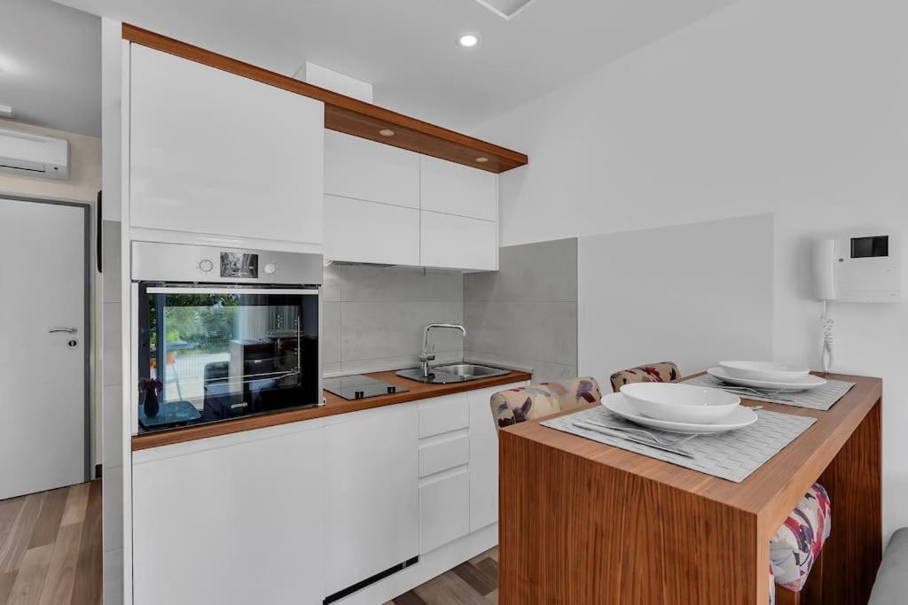 Brotis - Studioapartment - Makarska Exklusiv Promajna Esterno foto